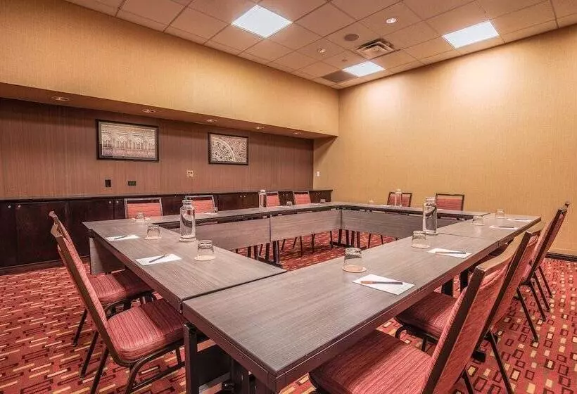 هتل Courtyard Chicago Downtown/magnificent Mile