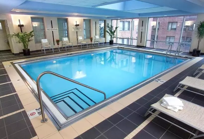 هتل Courtyard Chicago Downtown/magnificent Mile