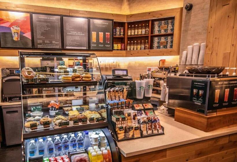 فندق Courtyard Chicago Downtown/magnificent Mile