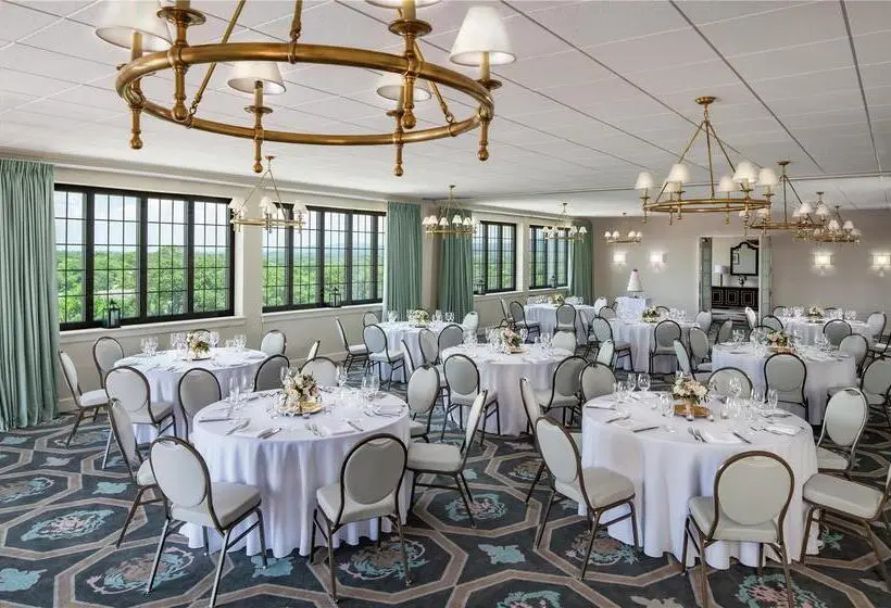 ホテル Graduate By Hilton Charlottesville