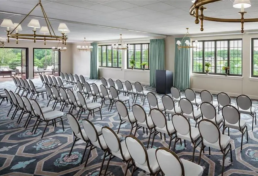 ホテル Graduate By Hilton Charlottesville