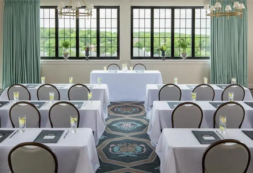 ホテル Graduate By Hilton Charlottesville