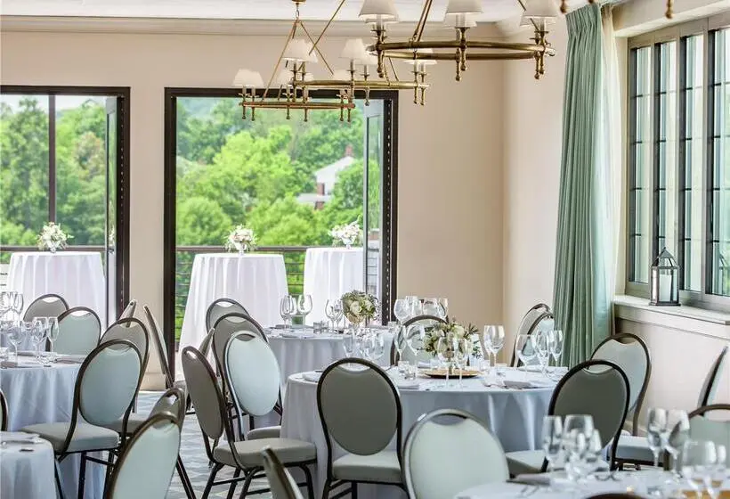 ホテル Graduate By Hilton Charlottesville