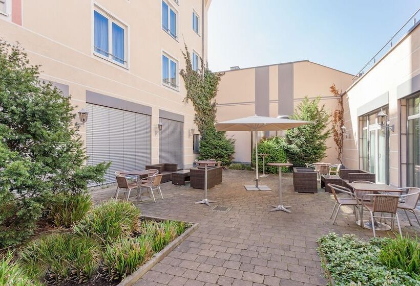 هتل Holiday Inn Nürnberg City Centre, An Ihg