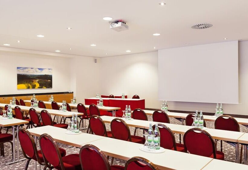 هتل Holiday Inn Nürnberg City Centre, An Ihg