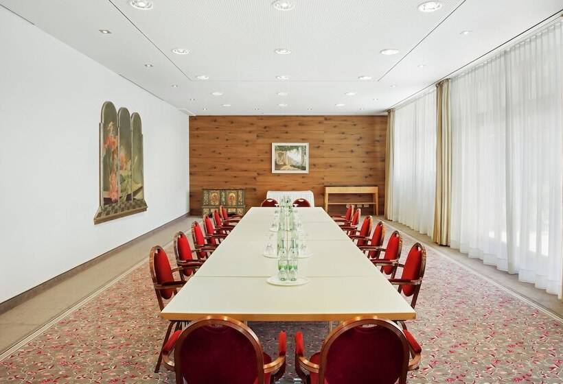 هتل Holiday Inn Nürnberg City Centre, An Ihg