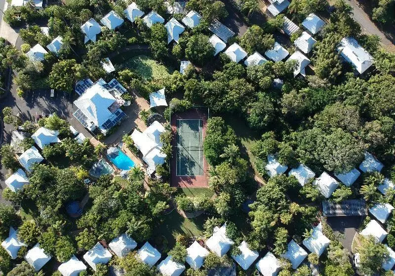 Отель Kellys Beach Resort