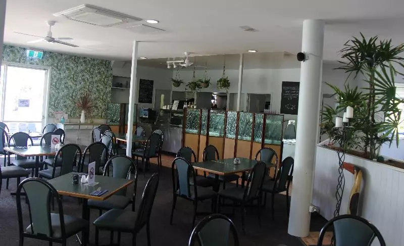 Отель Kellys Beach Resort