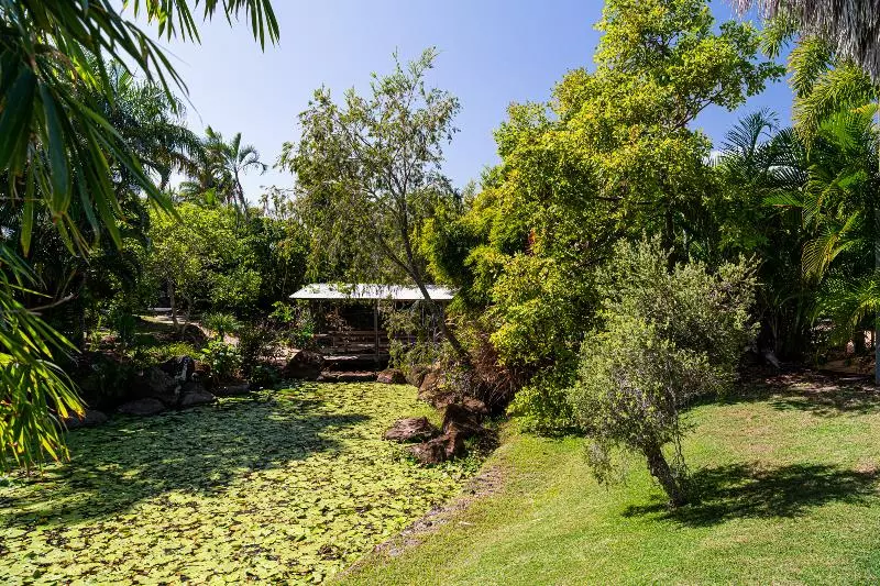 Отель Kellys Beach Resort