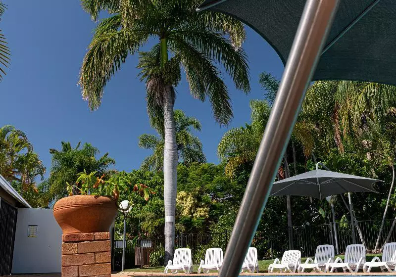 Отель Kellys Beach Resort