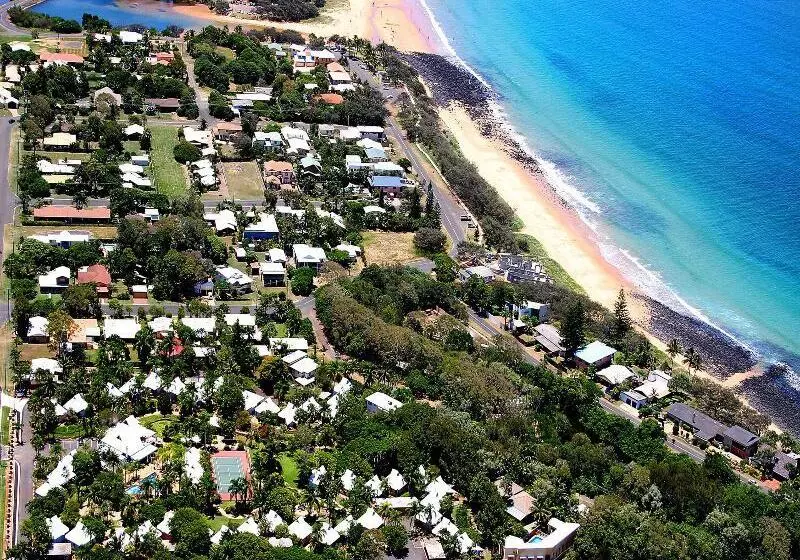 Отель Kellys Beach Resort