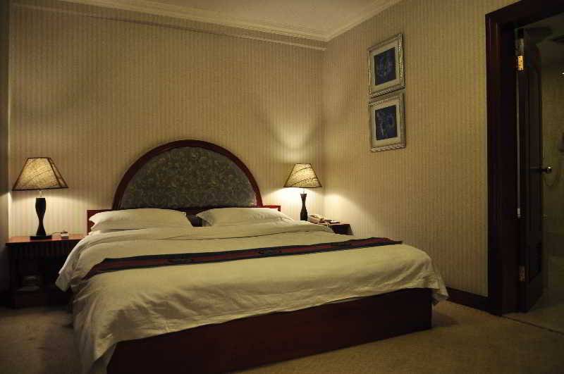 Отель Mercure Hydro Majestic Kunming