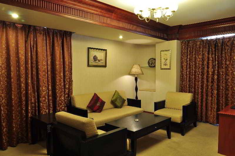 Отель Mercure Hydro Majestic Kunming