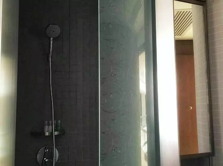 Hotelli Shanghai Noble Center