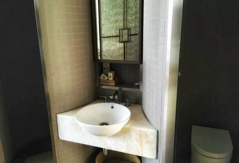 Hotelli Shanghai Noble Center