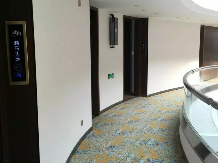 Hotelli Shanghai Noble Center