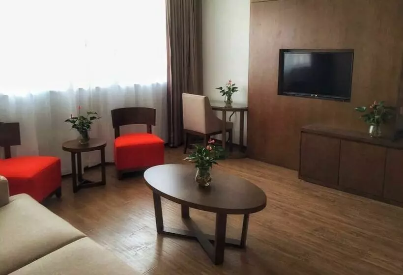 Hotelli Shanghai Noble Center