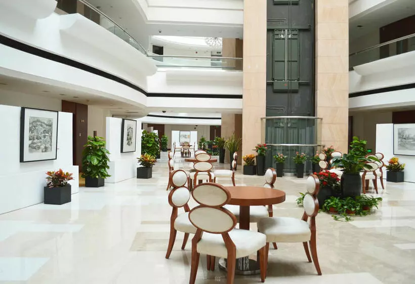 Hotelli Shanghai Noble Center