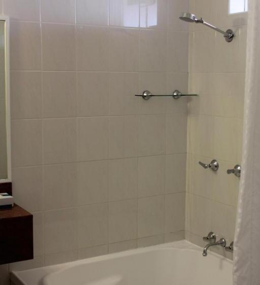 Отель The Kidman Wayside Inn