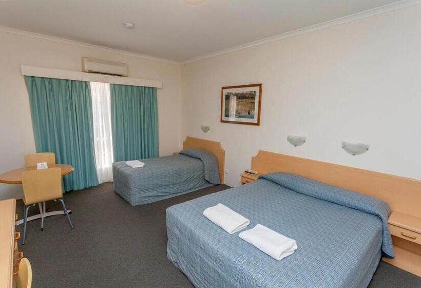 Отель The Kidman Wayside Inn