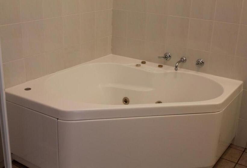 Отель The Kidman Wayside Inn