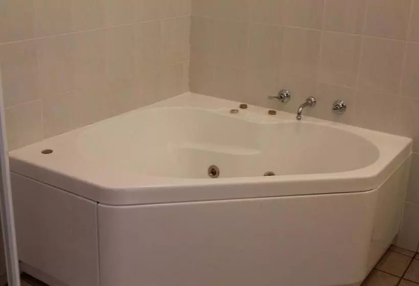 בית מלון כפרי The Kidman Wayside Inn