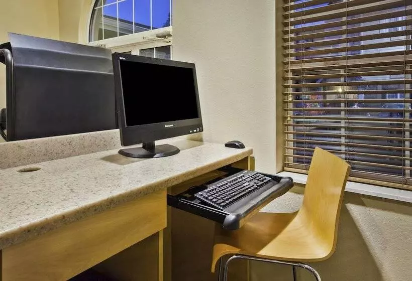 호텔 Towneplace Suites By Marriott Detroit Livonia