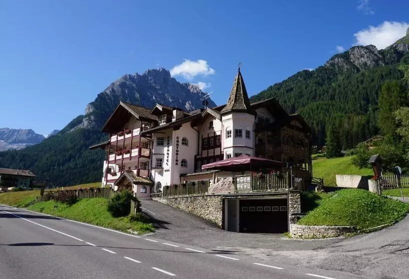 ホテル Albergo Conturina
