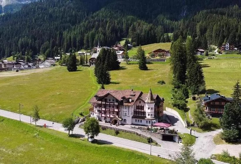 ホテル Albergo Conturina