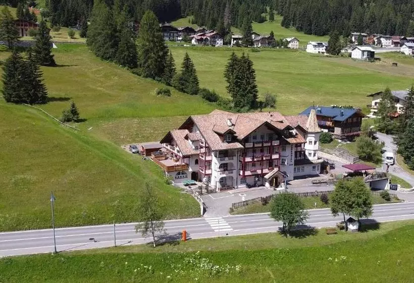 ホテル Albergo Conturina