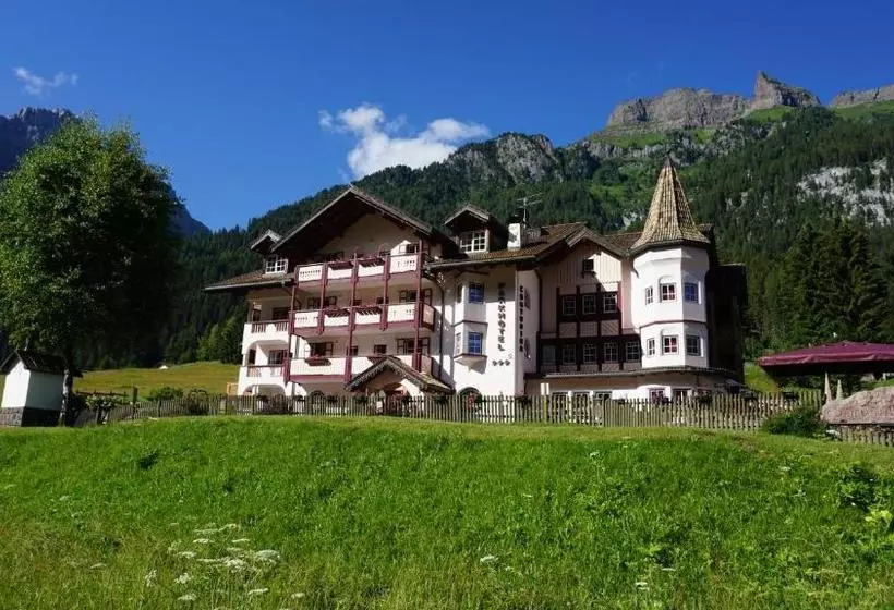 ホテル Albergo Conturina