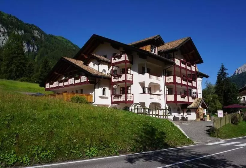 ホテル Albergo Conturina