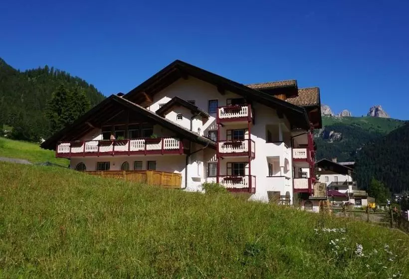 ホテル Albergo Conturina