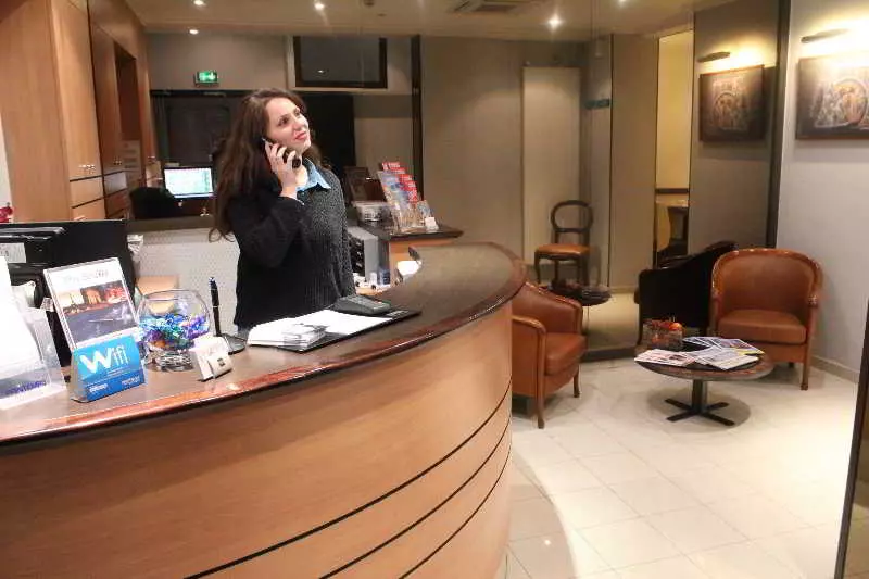 ホテル Avia Hôtel Saphir Montparnasse