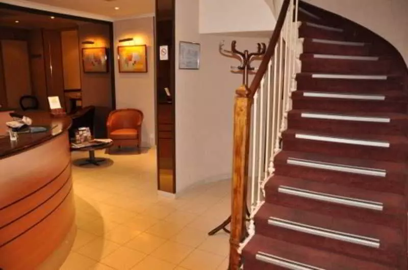 ホテル Avia Hôtel Saphir Montparnasse