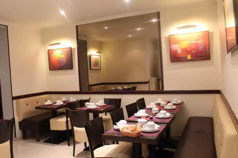 ホテル Avia Hôtel Saphir Montparnasse