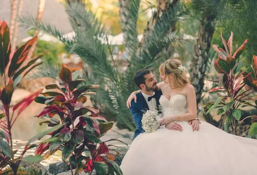 هتل Canonnier Beachcomber Golf Resort & Spa