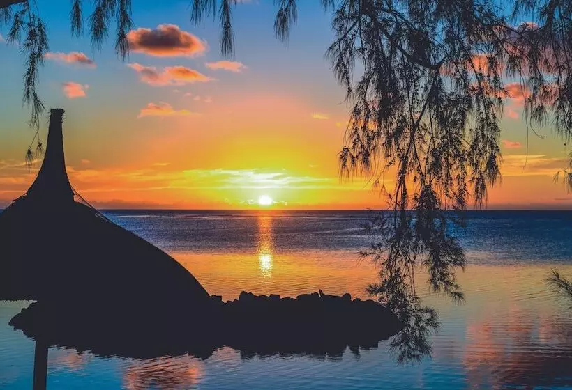 هتل Canonnier Beachcomber Golf Resort & Spa