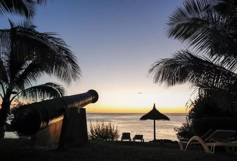 هتل Canonnier Beachcomber Golf Resort & Spa