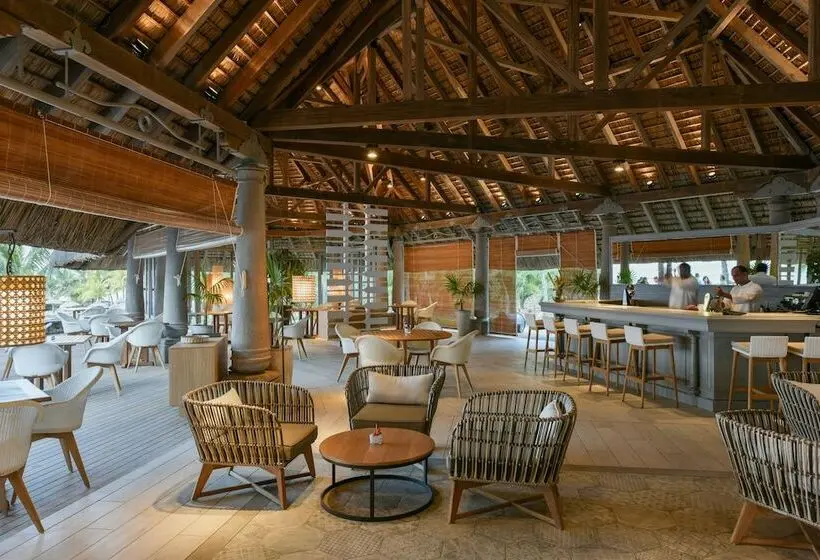 هتل Canonnier Beachcomber Golf Resort & Spa