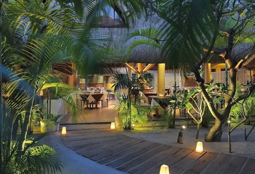 هتل Canonnier Beachcomber Golf Resort & Spa