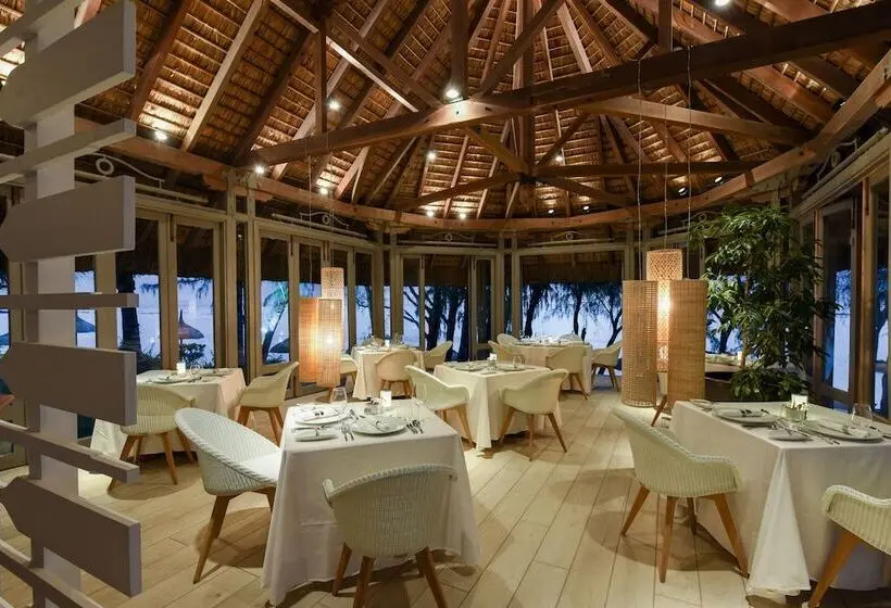 هتل Canonnier Beachcomber Golf Resort & Spa