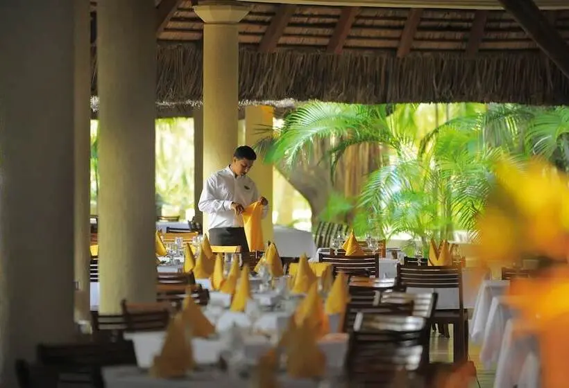 هتل Canonnier Beachcomber Golf Resort & Spa