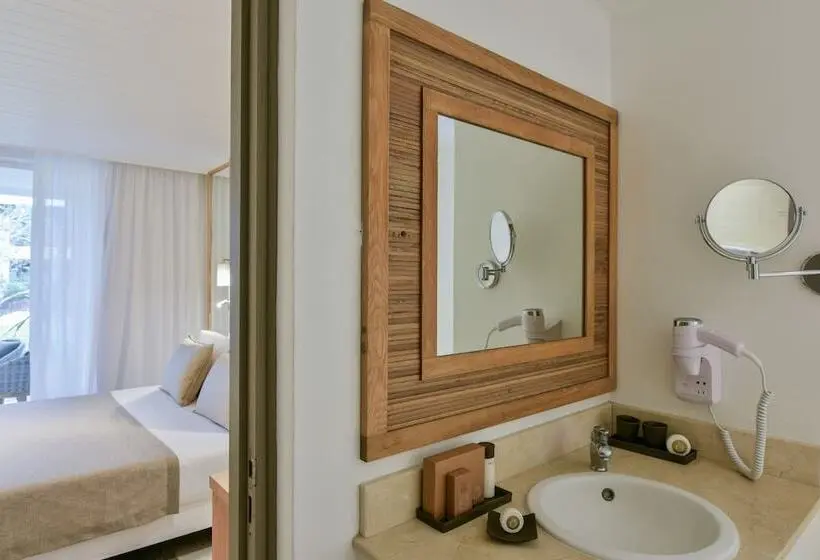 هتل Canonnier Beachcomber Golf Resort & Spa