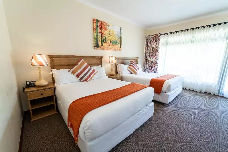 Отель Drakensberg Gardens Golf & Spa Resort