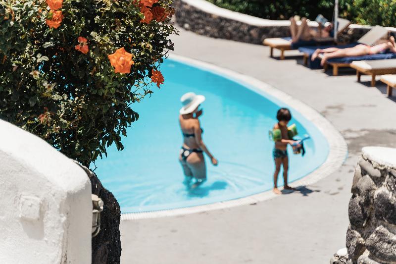 هتل Finikia Memories