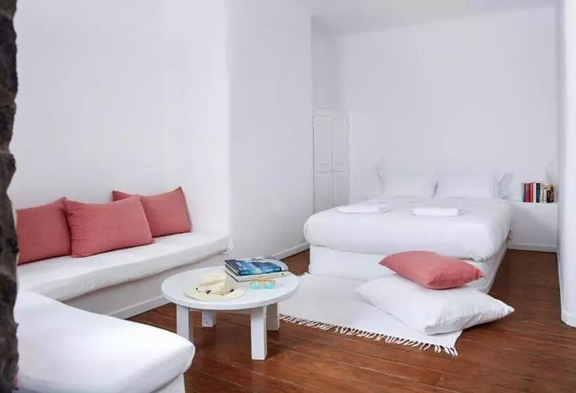 هتل Finikia Memories