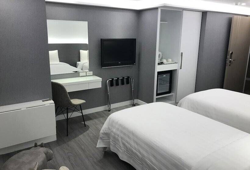 هتل Golden Garden