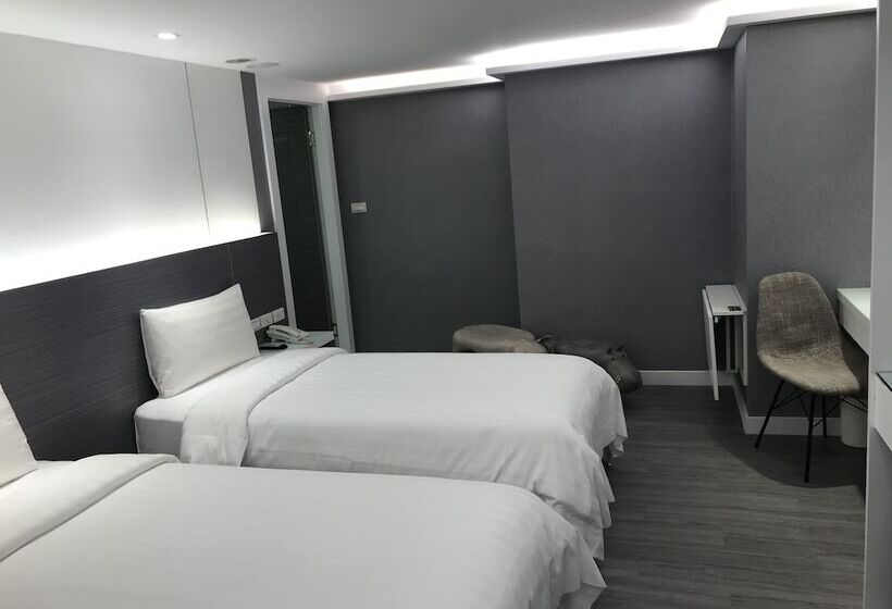 هتل Golden Garden