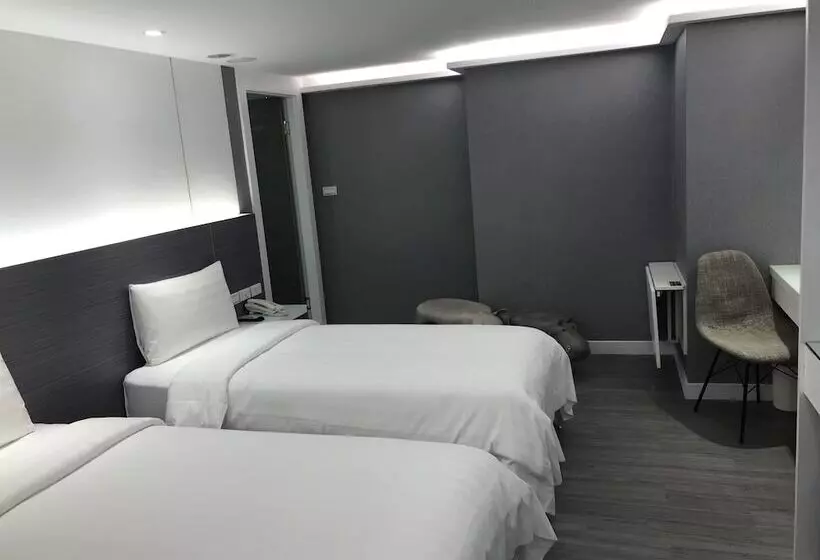 هتل Golden Garden